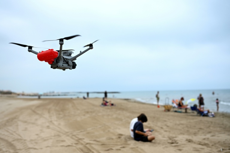 En bord de Méditerranée, des patrouilles de drones dopés à l'IA pour éviter les noyades