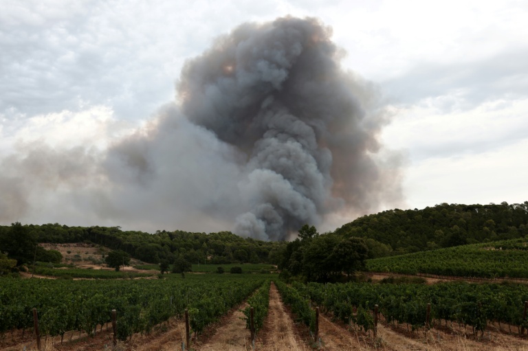 Var: l'incendie reste contenu mais 