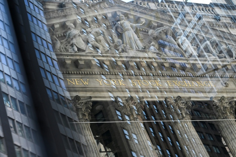 Wall Street clôture en nette hausse, record du Dow Jones