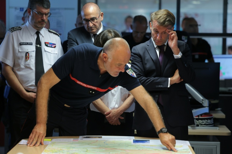 Mégafeu en Gironde: le chef des pompiers dément avoir 