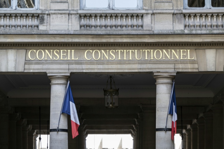 Aide à mourir, pesticides, réseaux sociaux, free parties... Le Conseil constitutionnel attendu au tournant