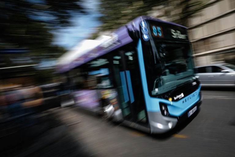 A Paris l'été, voir la ville en autobus