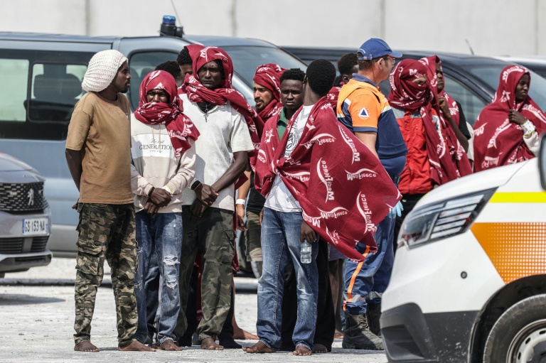 Naufrage de 173 migrants dans la Manche: le pilote condamné à un an de prison
