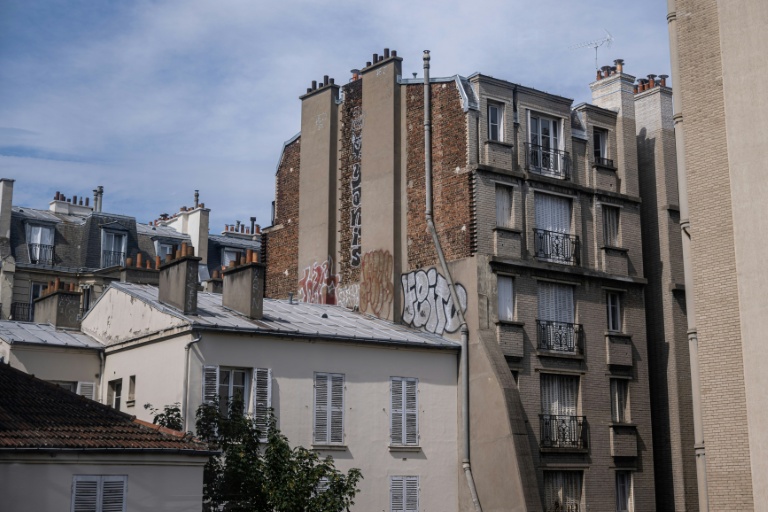 Climatisation, volets, arbres: les canicules à répétition s'invitent dans la recherche de logement