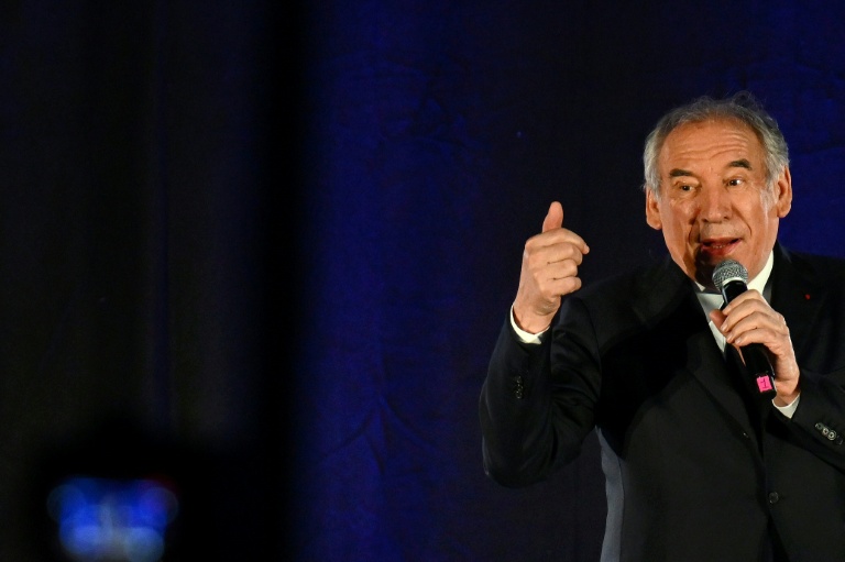 Candidature unique à la présidentielle: la nouvelle campagne estivale de François Bayrou