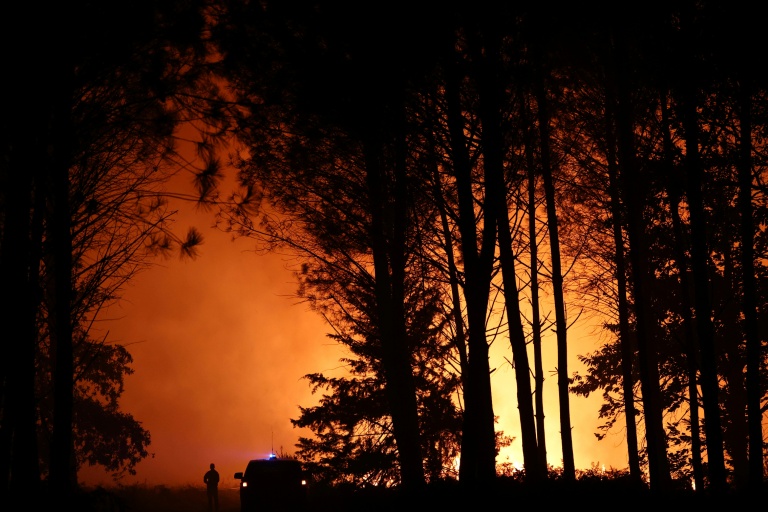 Landes: l'incendie a progressé à 1.100 hectares, mais pas de dégâts majeurs