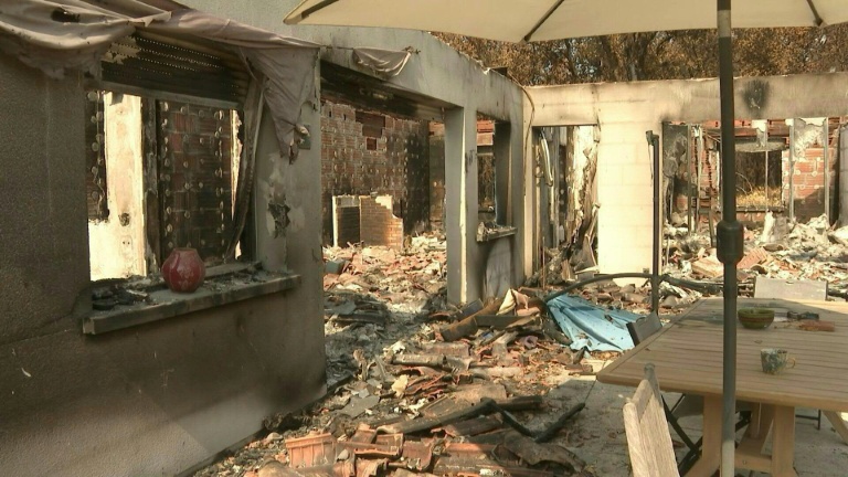 Incendies : Lecornu en Gironde pour lancer la reconstruction, dans un climat de défiance