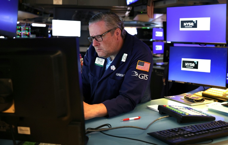 Wall Street ouvre en hausse, profite du répit sur les taux