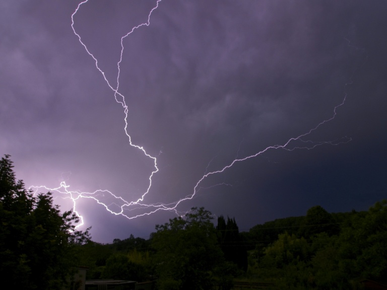 Orages: six départements du Sud-Est en vigilance orange jeudi, la Corse vendredi