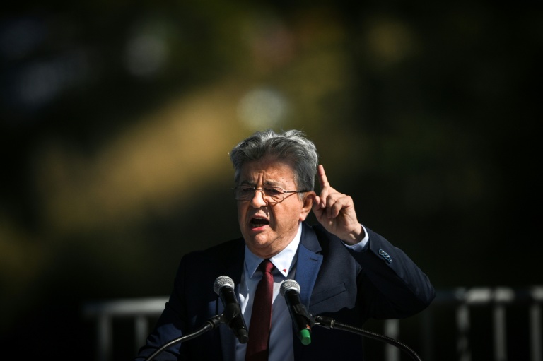 En meeting, Mélenchon promet la censure pour le budget 2027 de l'Etat