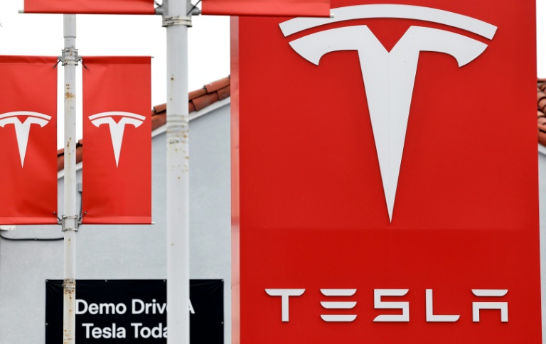 Tesla rappelle 3 millions de véhicules en Chine pour des poignées de porte