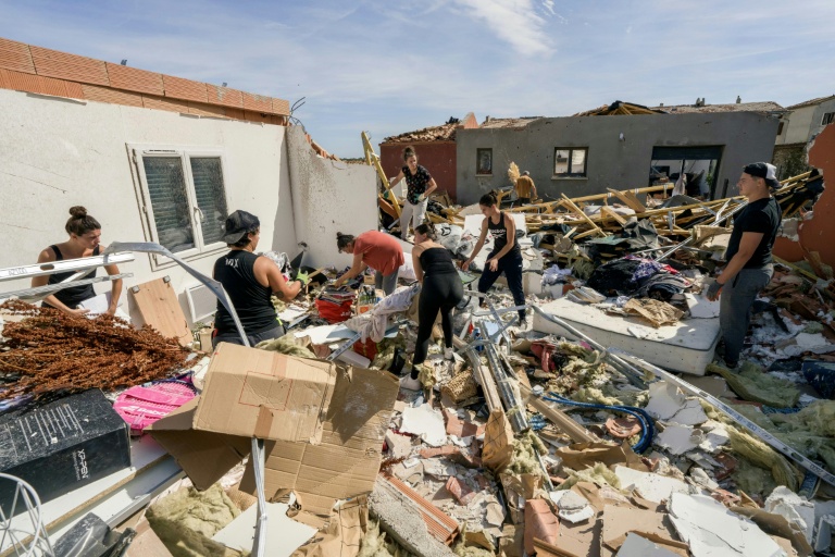 Après la tornade dévastatrice, le village de Pomas panse ses plaies