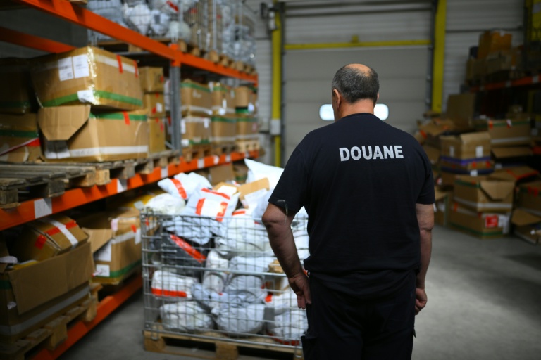 La taxe européenne sur les petits colis chinois entraîne une chute drastique des importations
