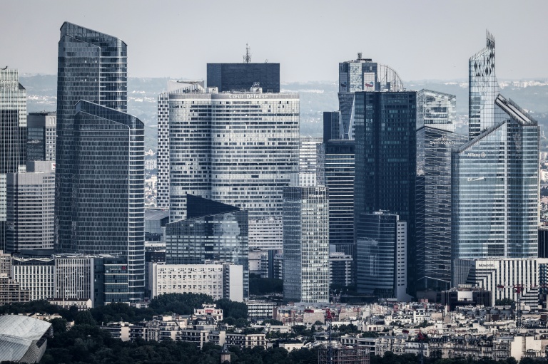 A l'ouest de Paris, La Défense, 
