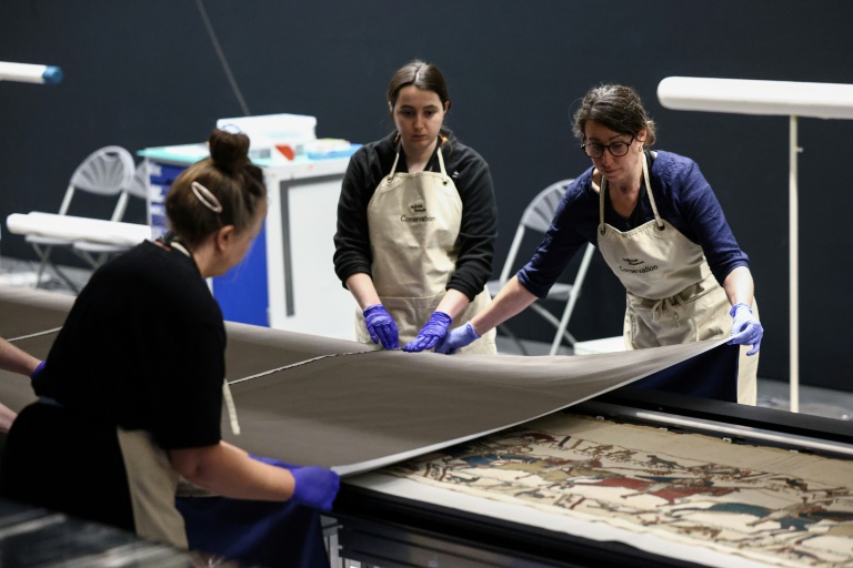 Macron inaugurera mercredi à Londres l'exposition de la tapisserie de Bayeux prêtée au British Museum
