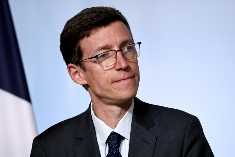 Ecoles: la "levée des couleurs" voulue par Ciotti ne pourra pas se faire, prévient Geffray