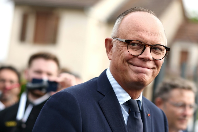 Face à la poussée de Mélenchon, des appels pressants à une primaire de la droite et du centre