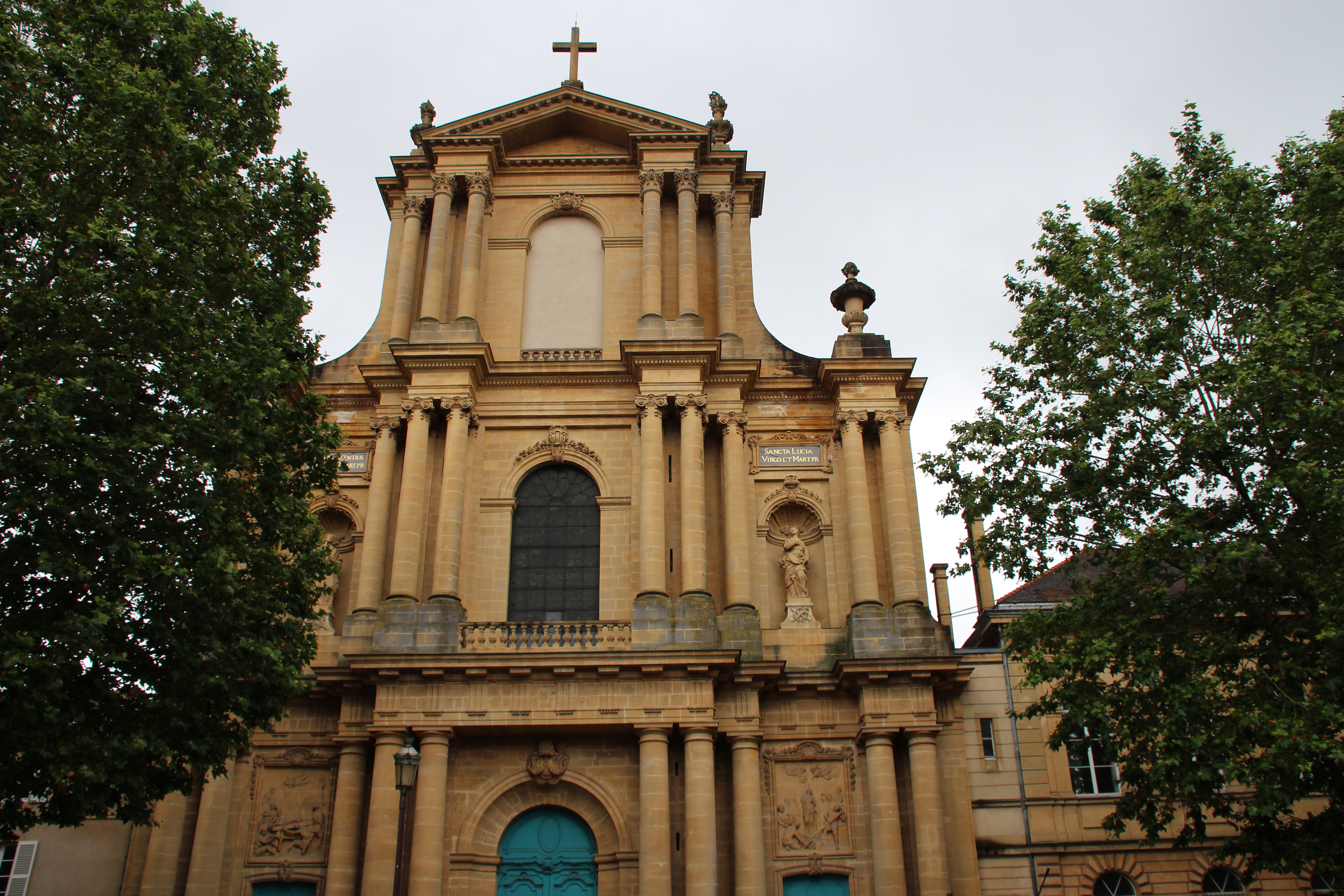 À Metz, la basilique Saint-Vincent accueille une exposition entre art et patrimoine