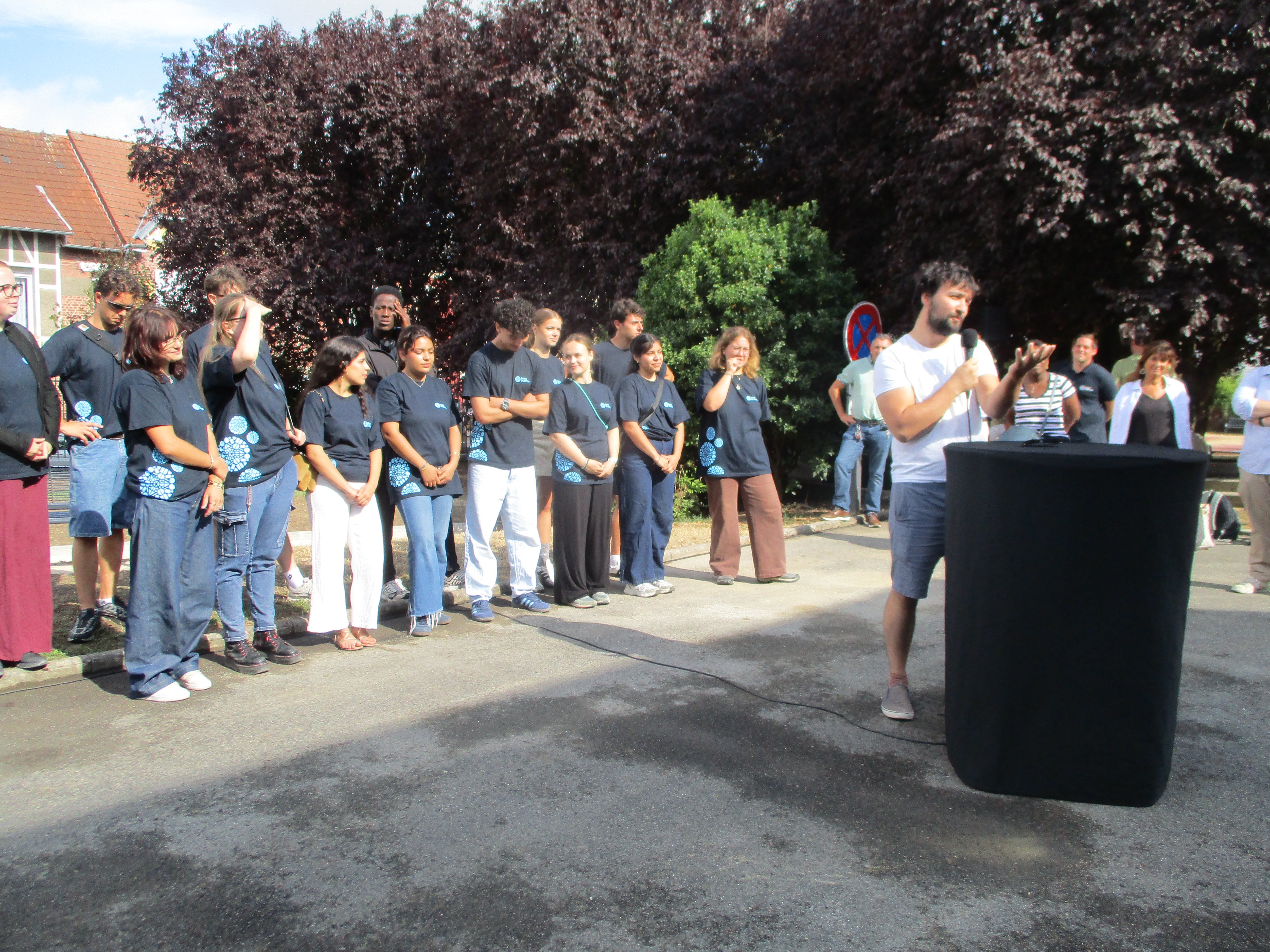 Saint-Quentin : Le square Albert Clin reprend des couleurs grâce à de jeunes bénévoles