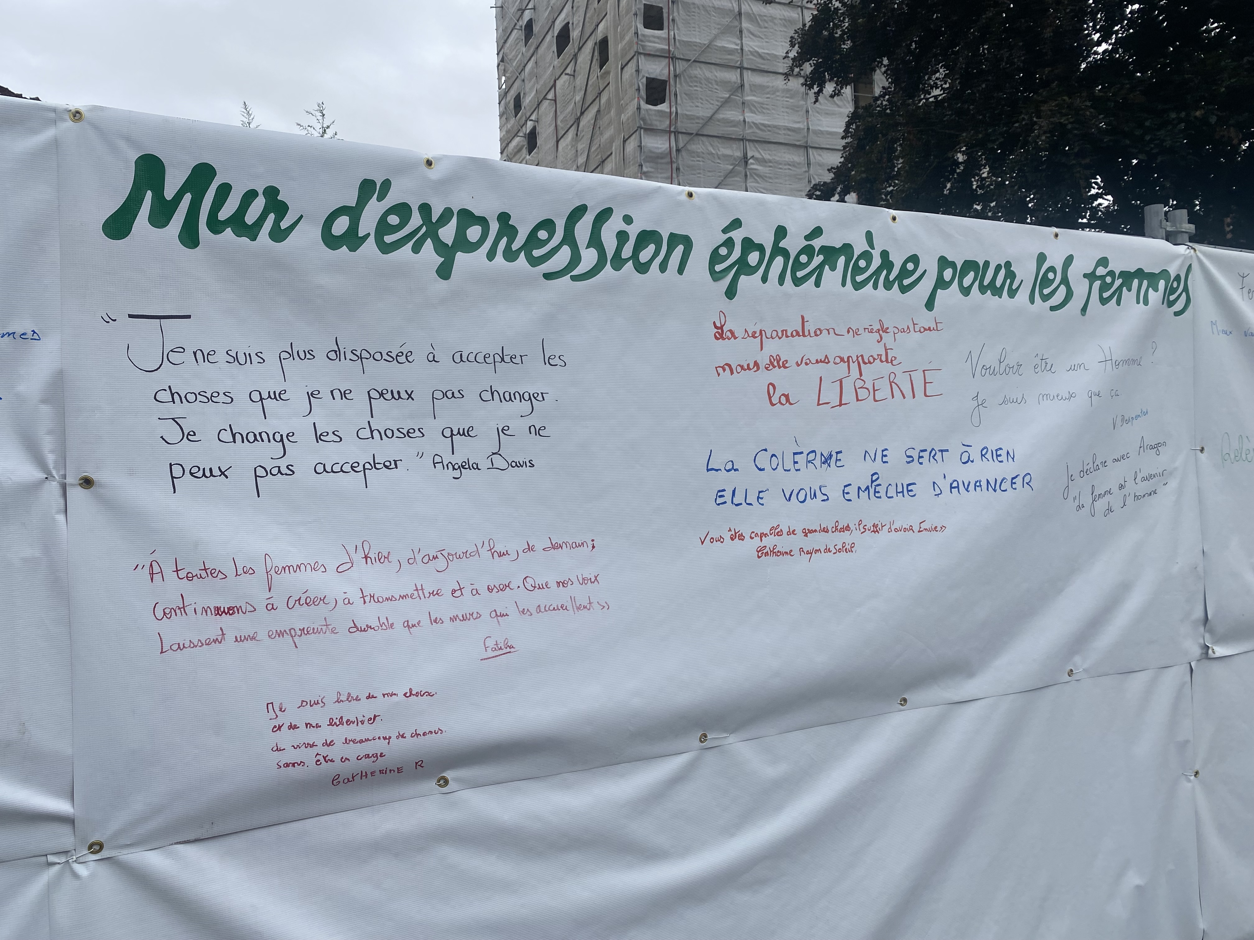 Abbeville installe un mur éphémère d’expression des femmes