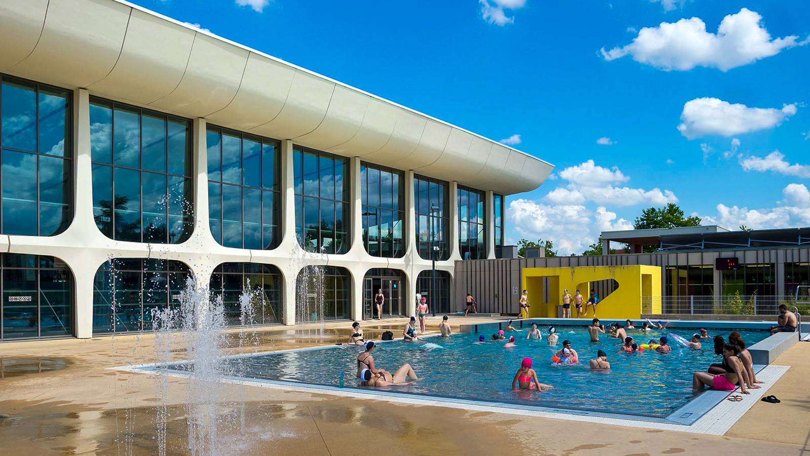 Montigny-lès-Metz : le bassin extérieur de la piscine rouvre après le recrutement d'une maître-nageuse