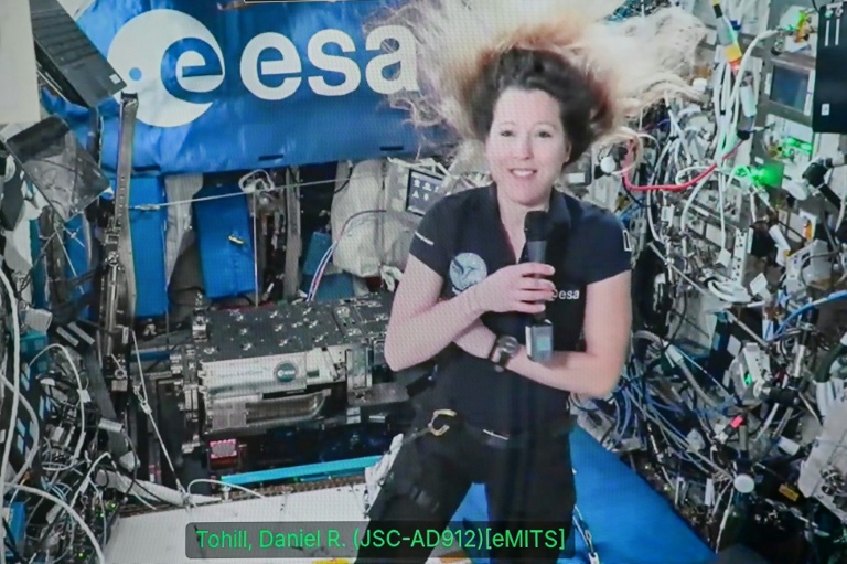 Sophie Adenot transmet 