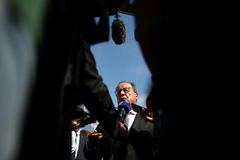 Présidentielle: Hollande fait ses propositions pour séduire jusqu'au centre