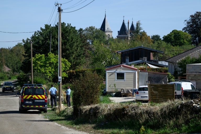 Un homme tue ses deux fils et sa belle-mère puis se suicide