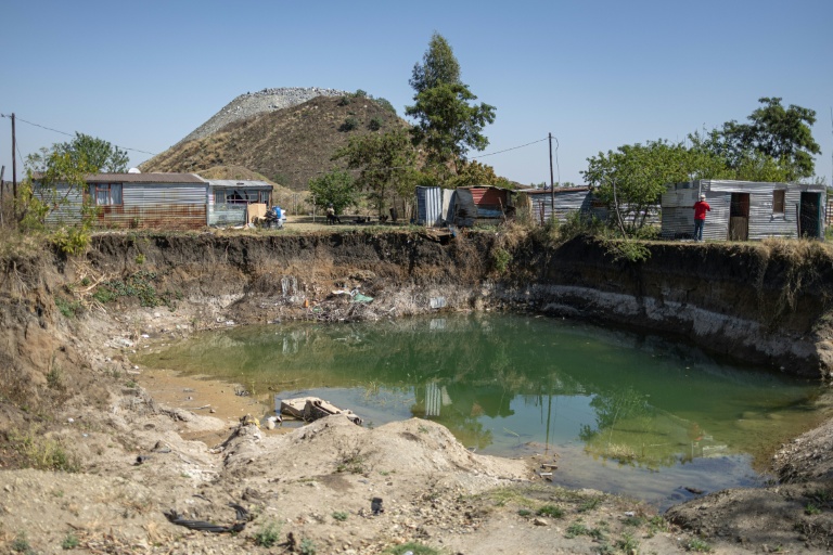 Le sol se dérobe sous Johannesburg, à cause des mines clandestines