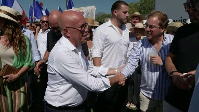 Éric Ciotti propose à Marine Le Pen 