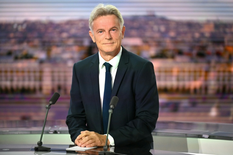 A gauche, LFI espère couper l'herbe sous le pied des nombreuses candidatures