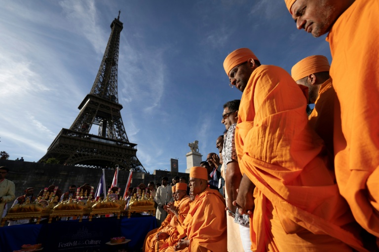 La tour Eiffel doit rouvrir après une grève contre la discrimination des employées