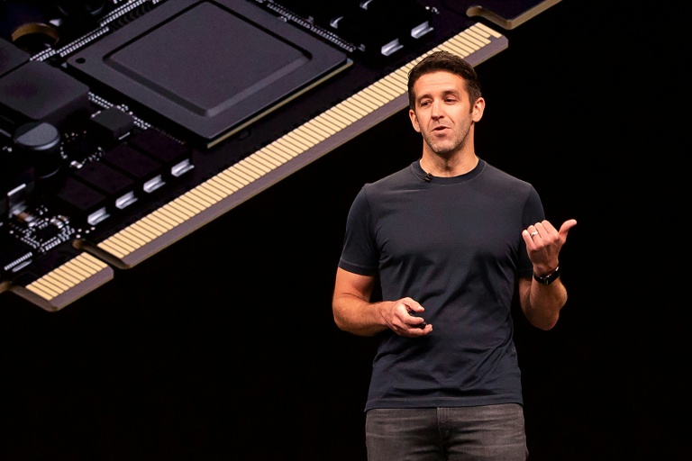 Un premier iPhone pliable attendu pour l'intronisation du nouveau patron d'Apple