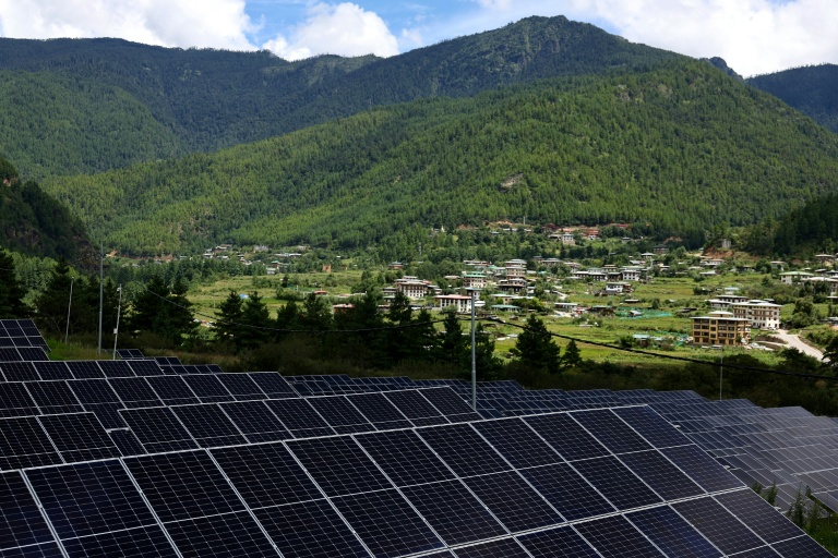 Au Bhoutan, royaume de l'hydroélectricité, le solaire gagne du terrain