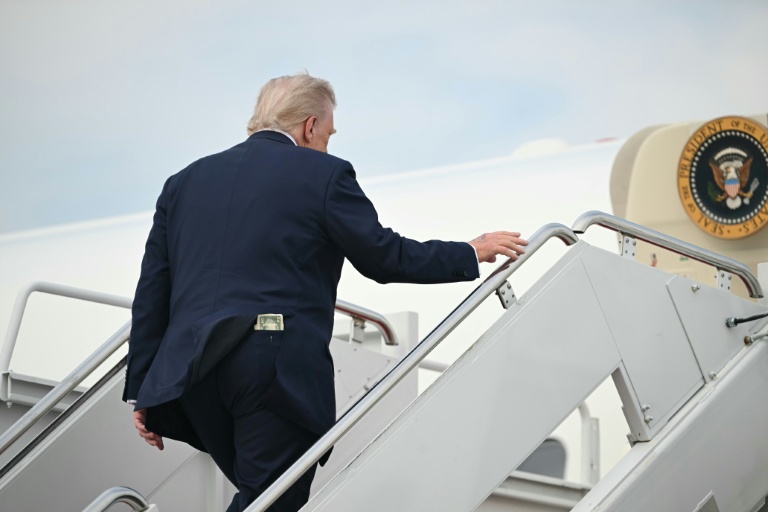 Le chèque de Trump aux Américains, une promesse à mille milliards de dollars