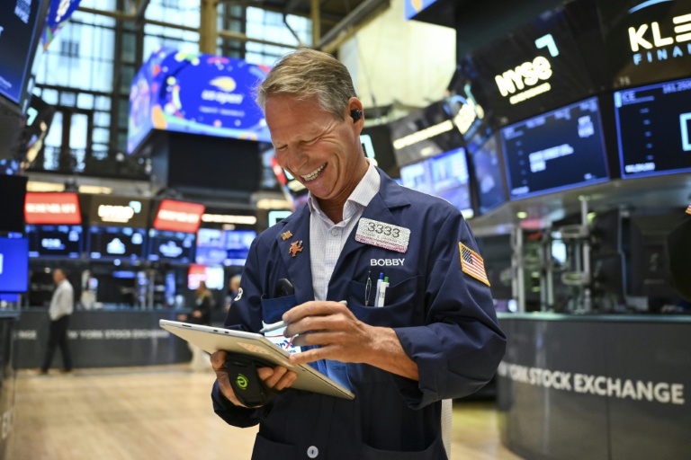 Wall Street repart en avant, peu impressionnée par l'inflation américaine
