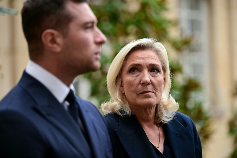 Le Pen à Hénin-Beaumont pour reprendre le fil d'une campagne à deux visages