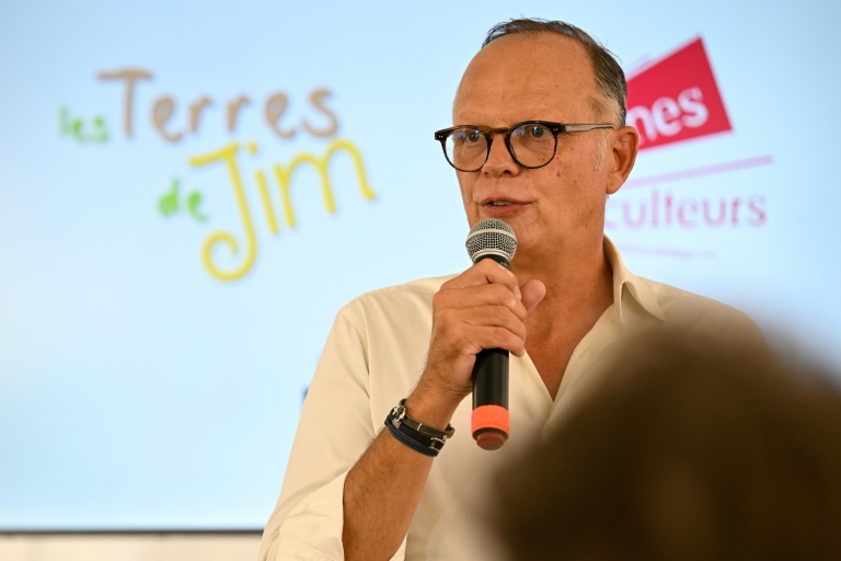 Édouard Philippe défend le 