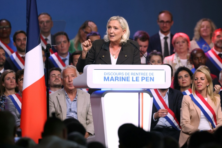Le Pen veut mettre la 