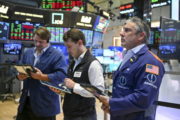 Wall Street clôture en baisse, mais parvient à limiter ses pertes