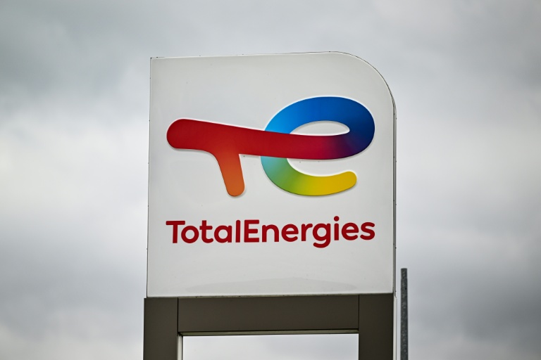 Flambée des carburants: TotalEnergies maître du jeu, critiqué par les distributeurs