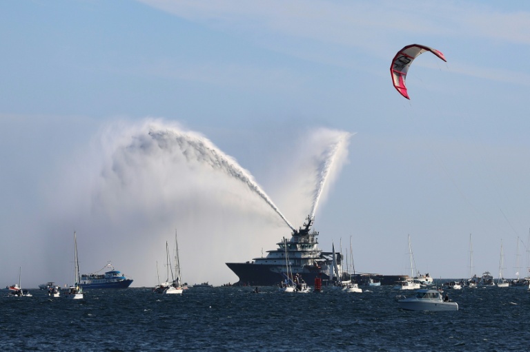 A Concarneau, la course au large rend hommage à Charlie Dalin