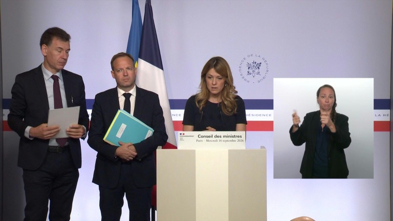 Carburants: Macron demande au gouvernement une 