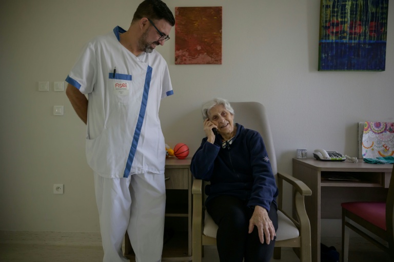 Compagnon artificiel, robot stimulateur... L’IA, au chevet des malades d’Alzheimer
