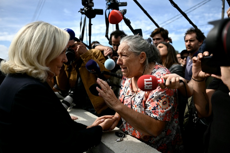 Au Porge, Marine Le Pen en campagne auprès des sinistrés