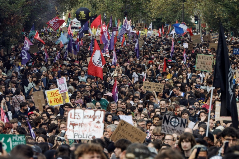 Plus de 10.000 personnes dans la rue en France contre 