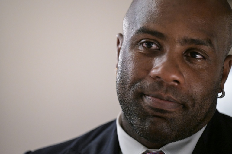 Messages haineux ciblant Teddy Riner: enquête ouverte pour injures publiques racistes et cyberharcèlement