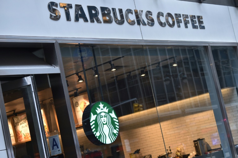 Starbucks, en restructuration, continue de fermer des cafés en Amérique du Nord