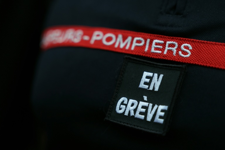 Les pompiers se réunissent sous haute tension, en plein bras de fer avec le gouvernement