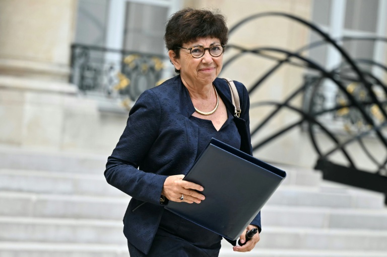Monique Barbut remet son plan pour accélérer l'adaptation au changement climatique